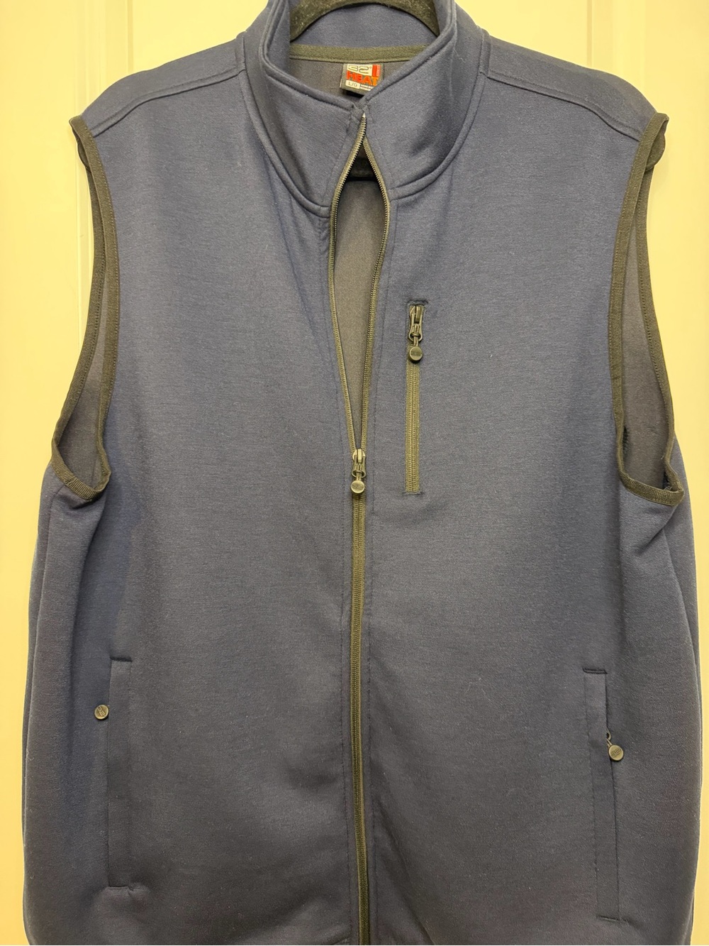 32 Degrees Mens Sleeveless Zip Vest in Navy Blue